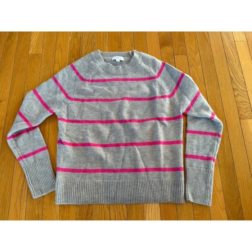 Evereve Crewneck Long Sleeve Sweater Gray with Pink Stripes Sz XS